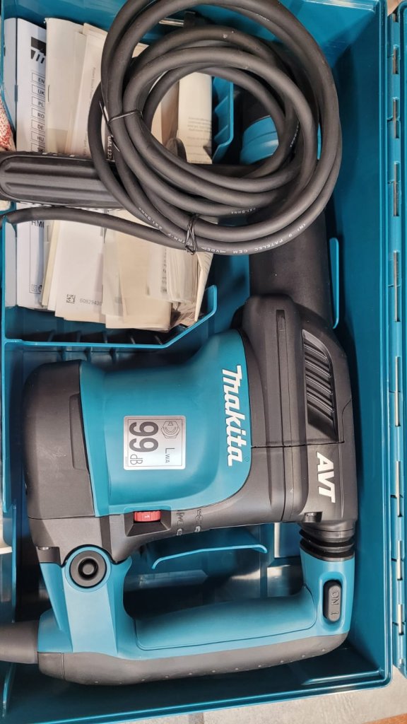 Młot Makita HM0871C